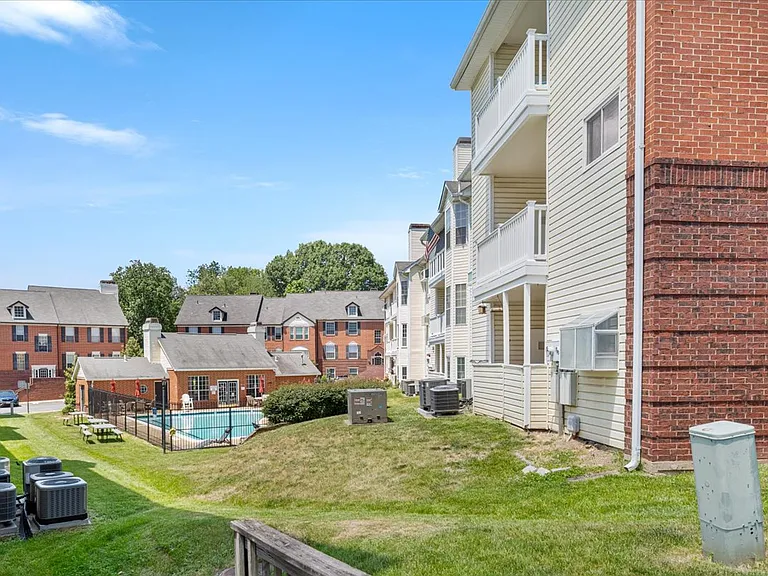 664 Gateway Dr SE #302 — Photo 23