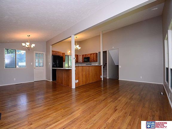 5th image of 901 N 81st St