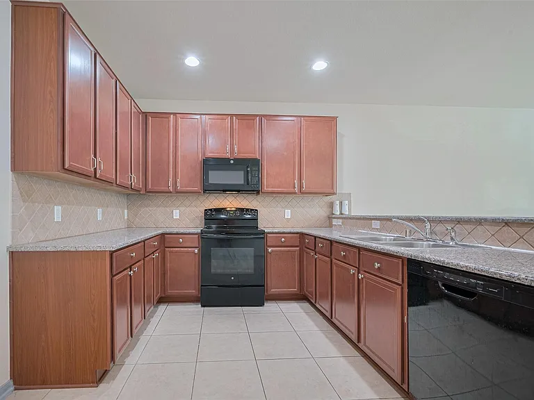 5003 Forest Moss Ct — Photo 17