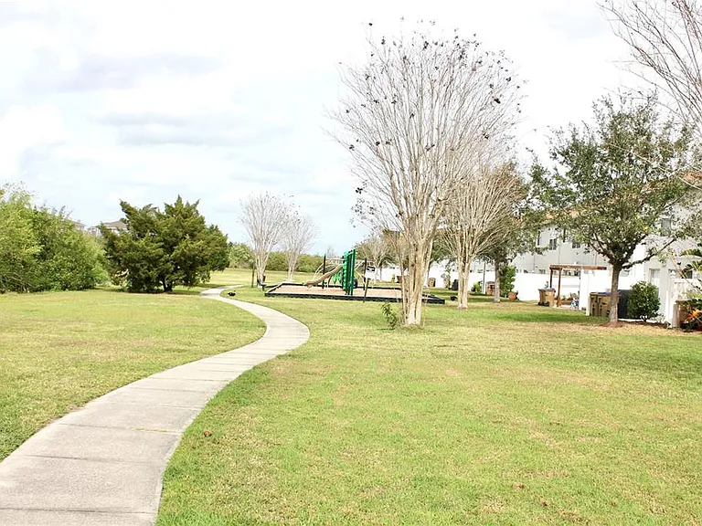 1017 Chalcedony St — Photo 33