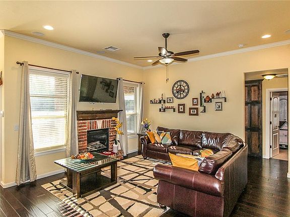 5th image of 701 Summit Hollow Dr