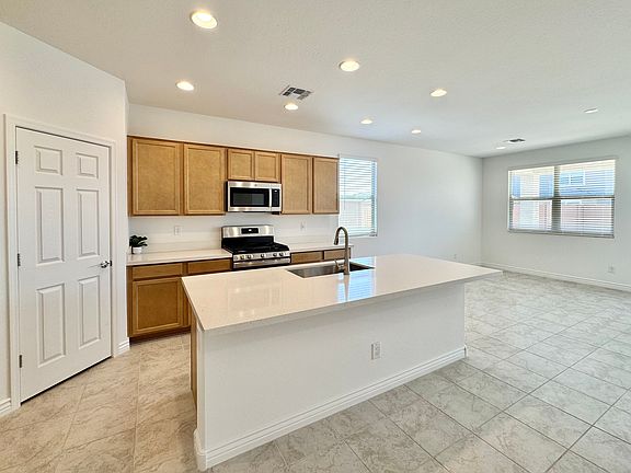 5th image of 26199 N 171st Dr