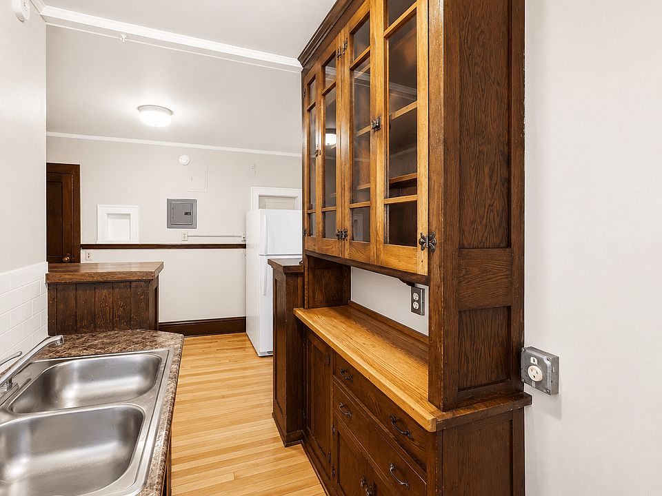 1st image of 1572 Portland Ave #9