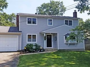262 Thrift St, Ronkonkoma, NY 11779