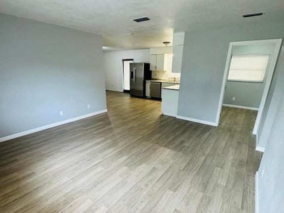 5th image of 8239 CARAVELLE Drive