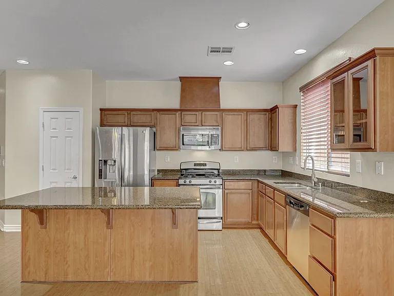 10240 Gladstone Peak St N — Photo 17