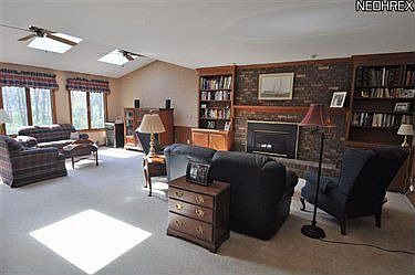 5th image of 637 Brooke Ln