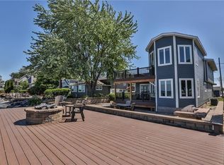 1306 Edgemere Dr, Rochester, NY 14612