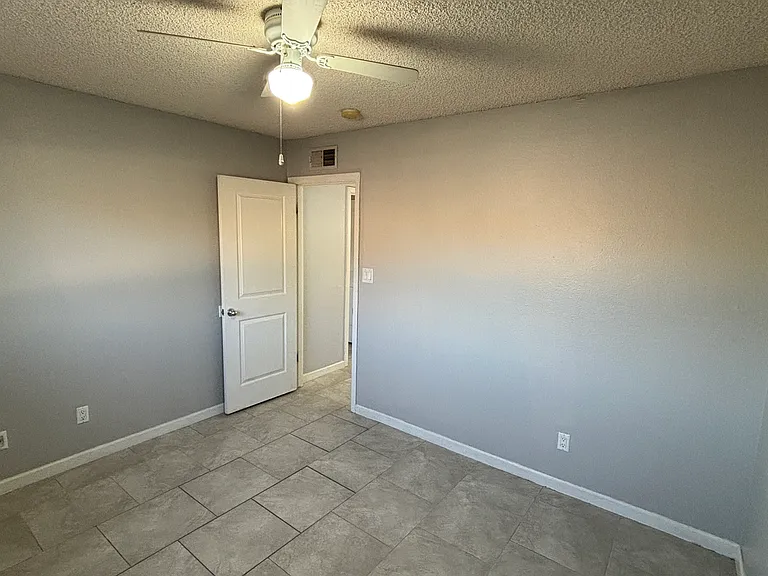 2 bed, 2.0 bath, 959 sqft, $1,350 — Photo 11