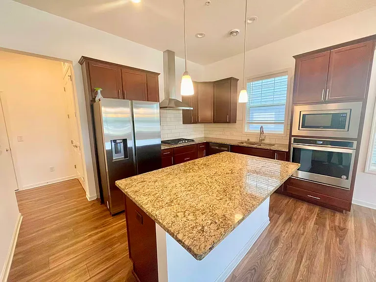 8018 Forestview Ln N — Photo 10