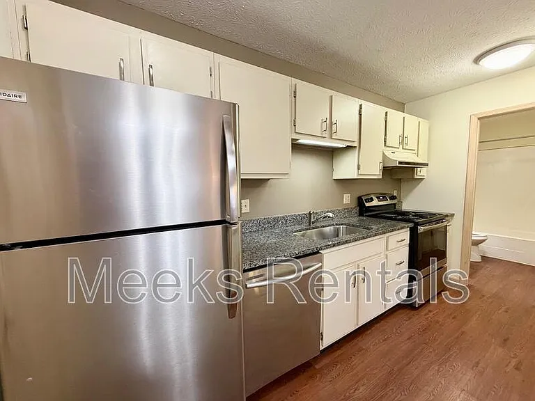 1615 6th Ave — Photo 9