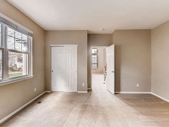 Master has ensuite bath & walk-in closet