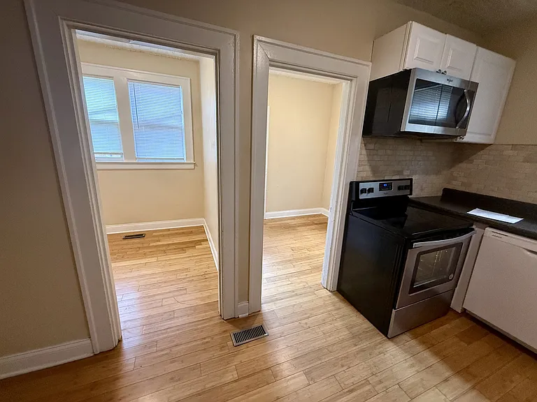 924-926 11th Avenue, Huntington WV - - — Photo 5