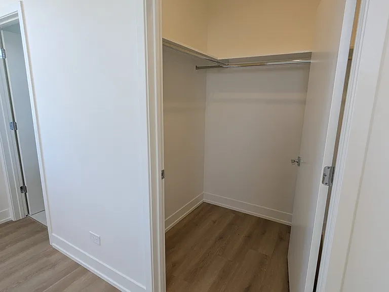 4740 W Addison St — Photo 8