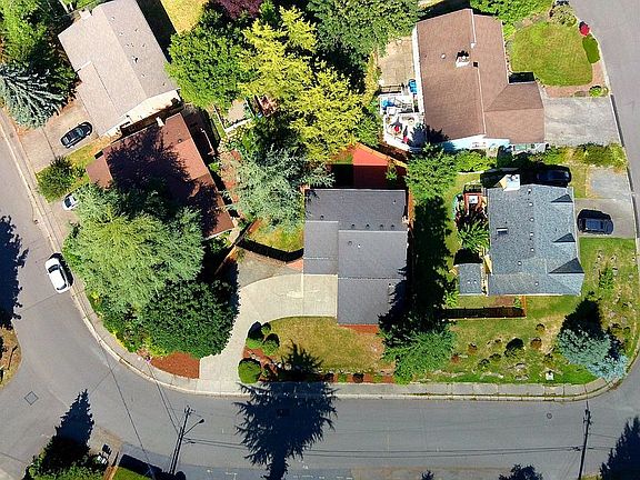 2nd image of 14910 72nd Pl NE