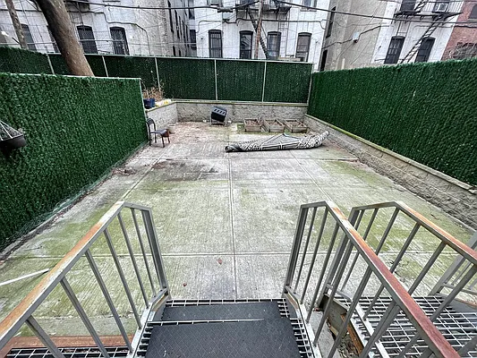 Rented by Tapiro Realty | media 2