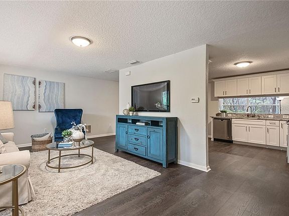 3rd image of 18519 Oshawa Dr