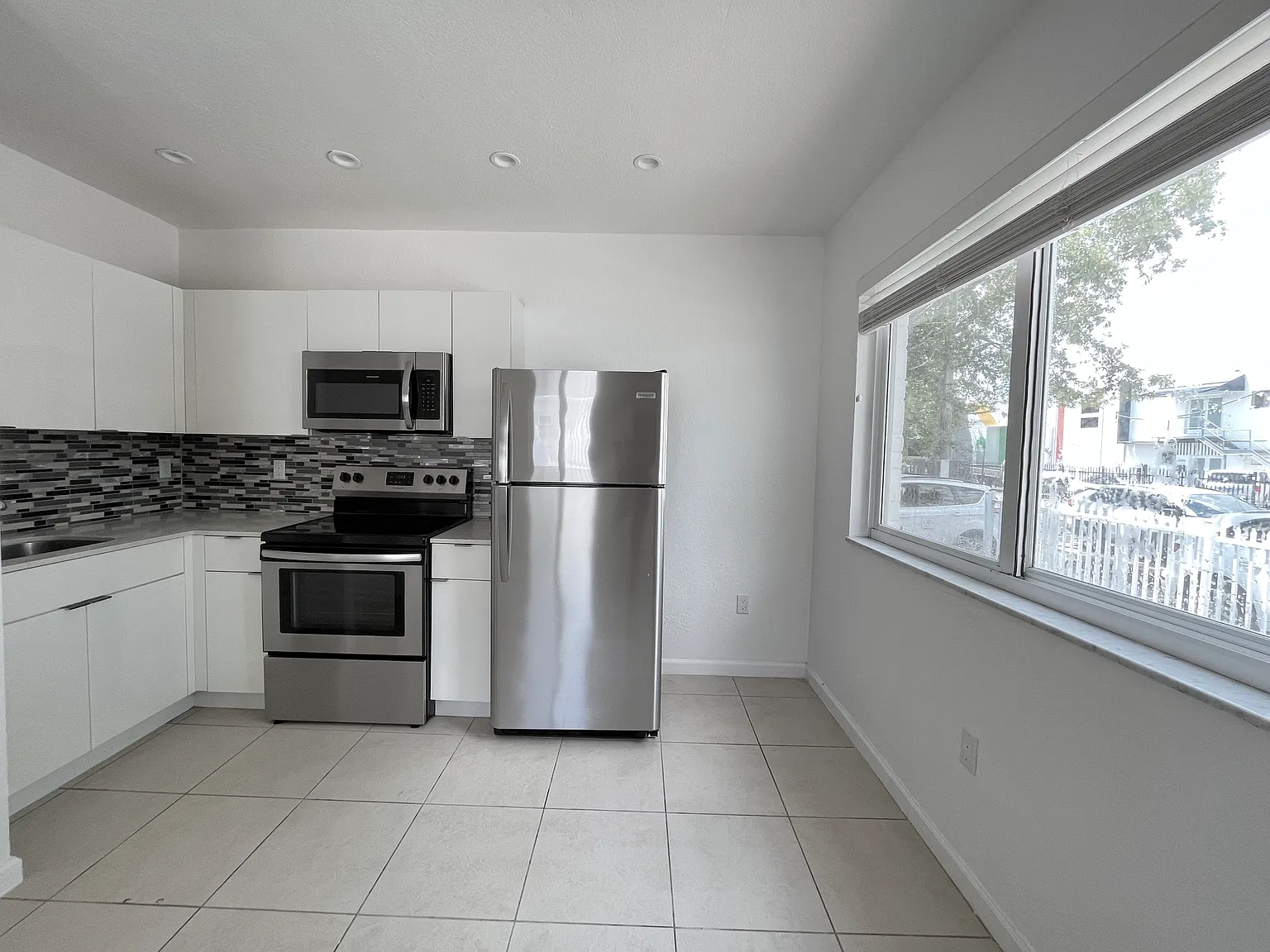 6331 NE 4th Ct — Photo 4
