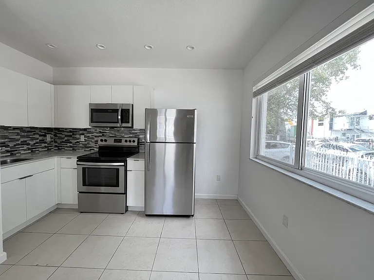 6331 NE 4th Ct — Photo 4