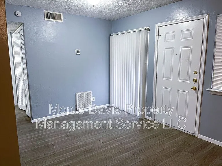 8907 Parkfield Dr #204 — Photo 16