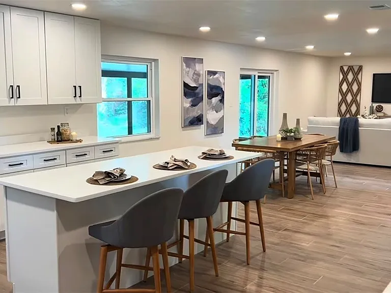 781 Northwood Cir — Photo 2