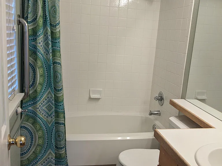 102 Rowena Pl — Photo 6