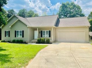 7541 Strawberry Rd, Summerfield, NC 27358