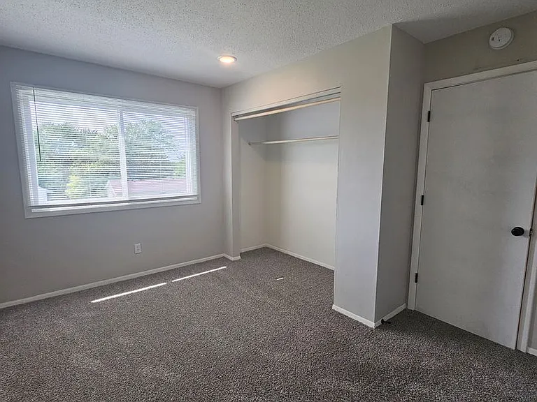 5416 N Linwood Ave — Photo 3