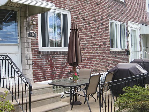 2nd image of 926 Poplar Ave
