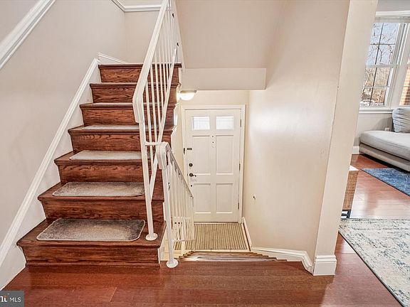 4th image of 8332 Glastonbury Ct