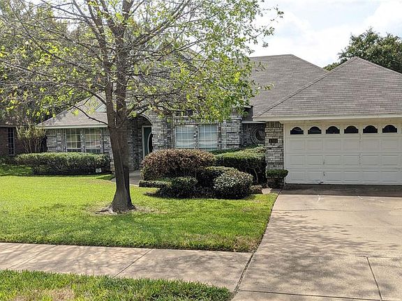 2nd image of 1304 Briar Dr