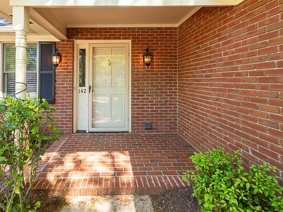 2nd image of 142 Fairoaks Dr