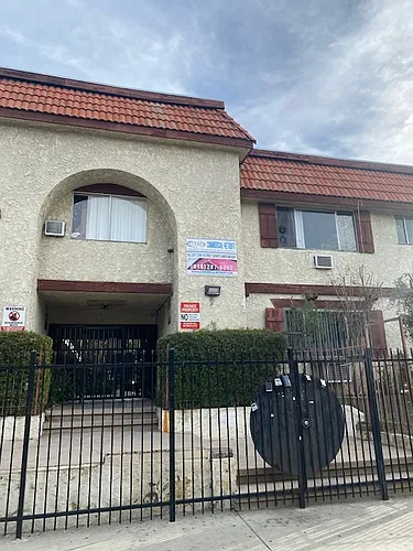 8800 Cedros Ave Photo 1