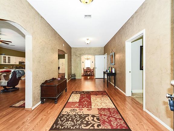 3rd image of 308 Malleck St