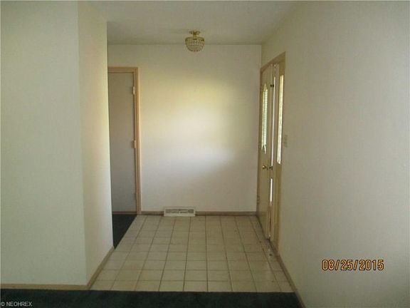 4th image of 373 Balmoral Dr