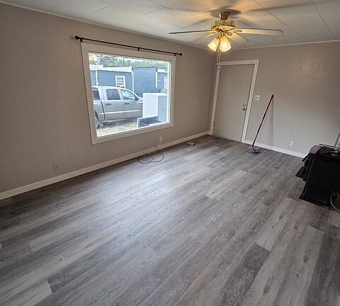 2nd image of 345 NE 6th St APT 4