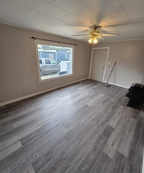 345 NE 6th St #4 — Photo 2