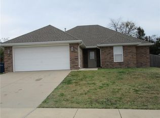 1205 E Ken Leach, Siloam Springs, AR 72761