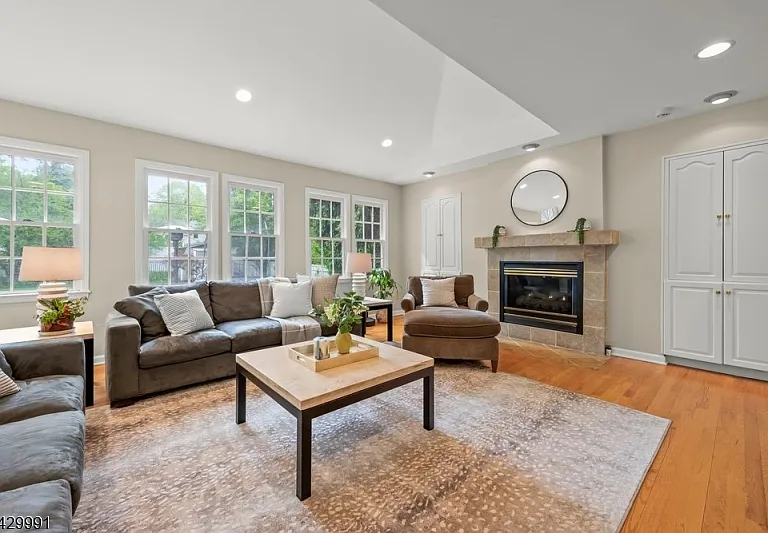 33 Exeter Rd — Photo 16