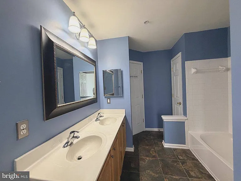 605 Tivoli Rd — Photo 13