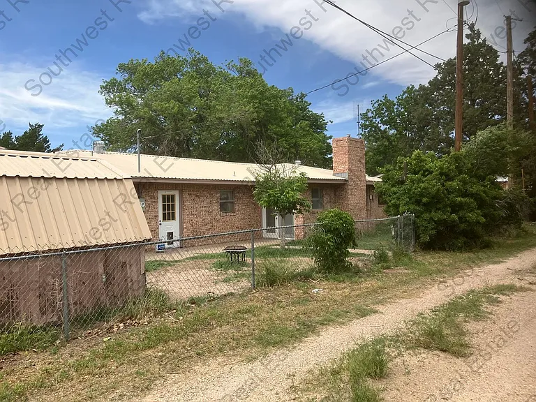 141 Texas Dr — Photo 18