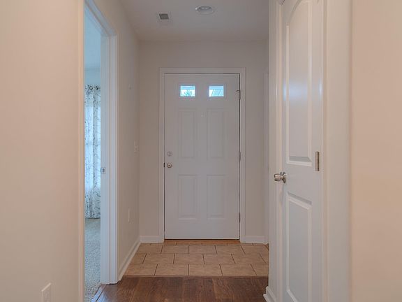 4th image of 2180 Giles Dr SE