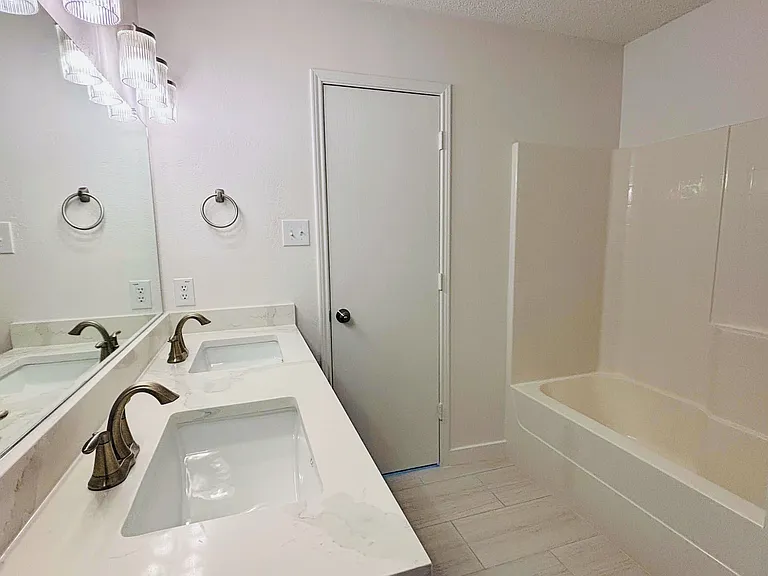 1007 Chilton Dr — Photo 33