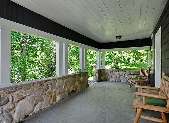 4th image of 39 Huckleberry Ln