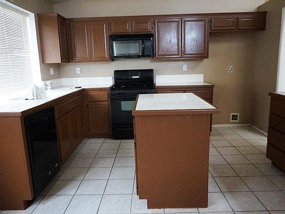 5th image of 2908 Kingsbury Ave