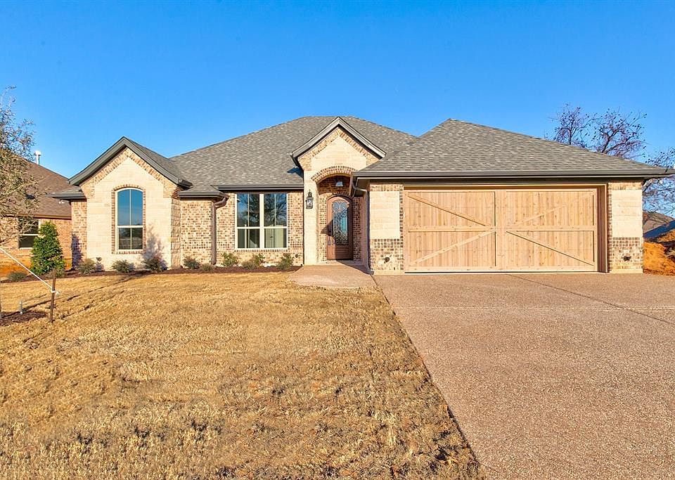 1st image of 1004 Anna Cir