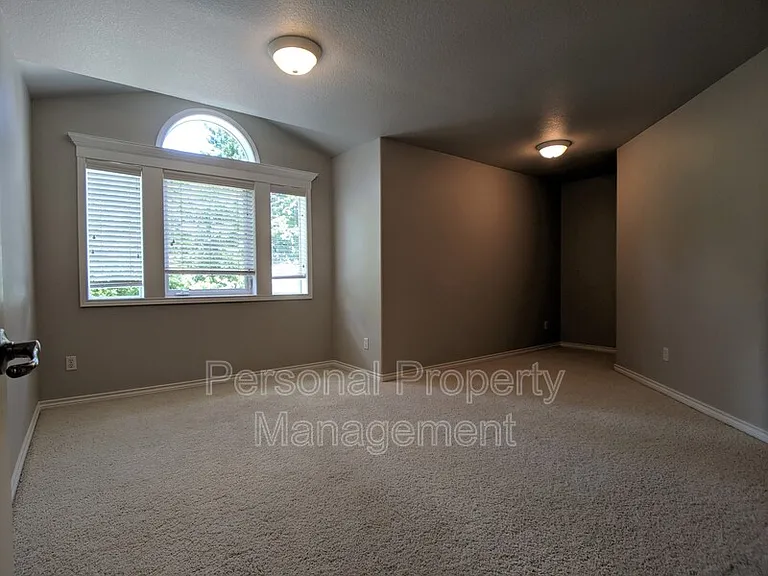 17409 NE 32nd St — Photo 17