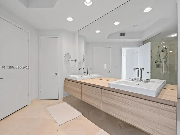17301 Biscayne Blvd #811 — Photo 29