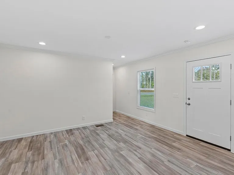 425 Beckys Creek Rd — Photo 3