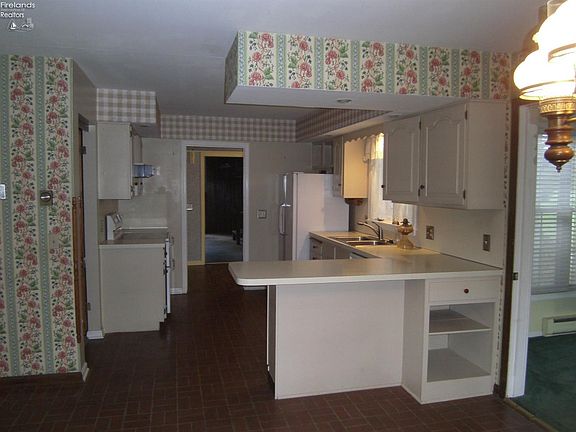 4th image of 6703 Hayes Ave